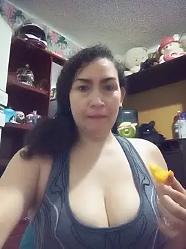 paulett15 live cam on StripChat