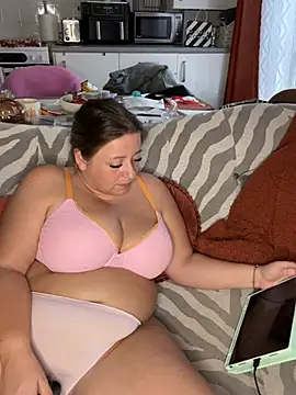 Poppyshaw_ live cam on StripChat