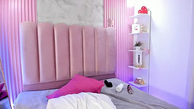 RenataPeach live cam on StripChat
