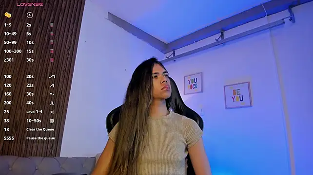 EmmaBlake1 live sex cam