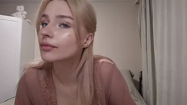 BloomMoon live cam on StripChat