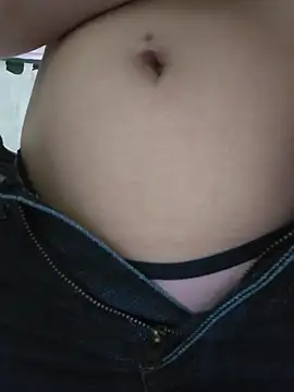 Estefani_32 live cam on StripChat