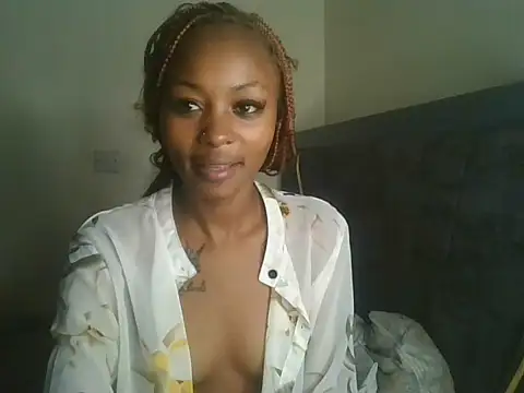 Prettyquueen live cam on StripChat