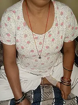 Lovly_pari live sex cam