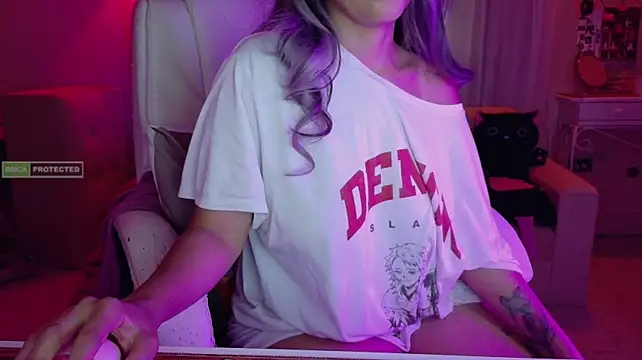 AllisonCatUwU live cam on StripChat