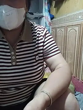 Phiphi135 live cam on StripChat