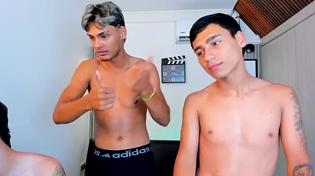 Seductive_BoysW live cam on StripChat