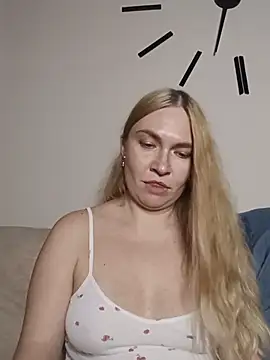 KisaVixen live cam on StripChat