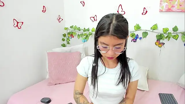 LindaCatalina_ live cam on StripChat