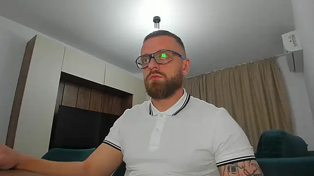 Findom_guy live cam on StripChat