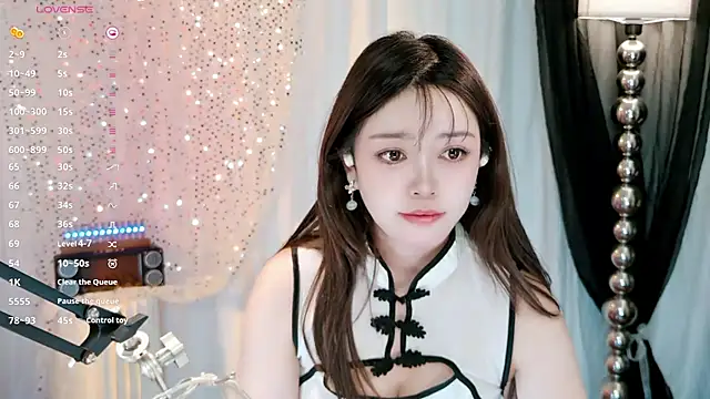 Yiluo95 live sex cam