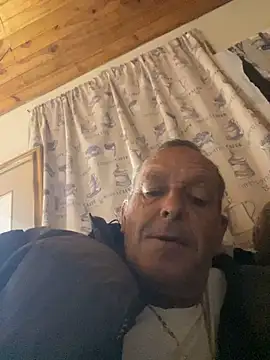 GeldenKuy live cam on StripChat