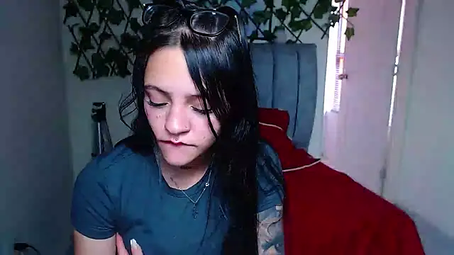 Violettasquirt live cam on StripChat