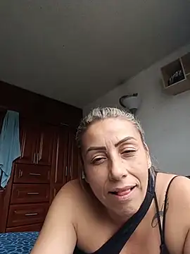 maynor_1998 live cam on StripChat