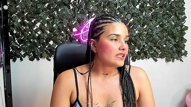 DestinyHills live cam on StripChat