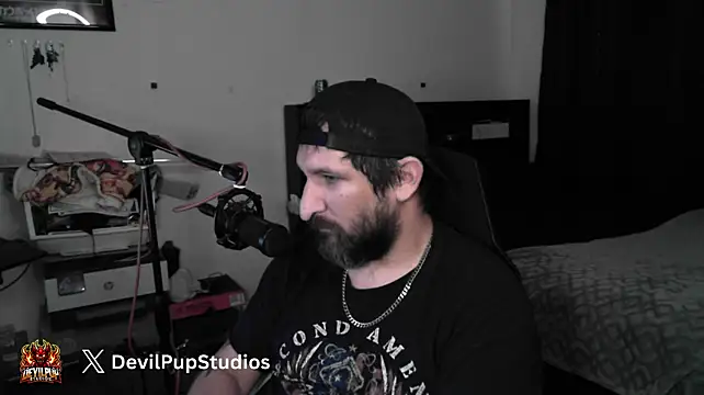 DevilPup75_ live cam on StripChat
