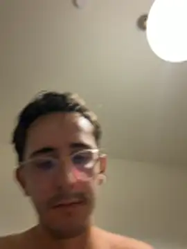 skinnyguy318 live cam on StripChat