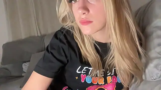 LustfulLuna_ live cam on StripChat