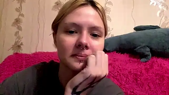 VerdieVillanveva live cam on StripChat
