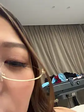 yanyan9987 live cam on StripChat