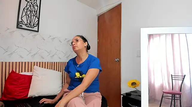 AnnaArela live cam on StripChat
