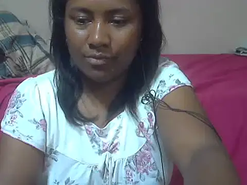 cutybigass live cam on StripChat