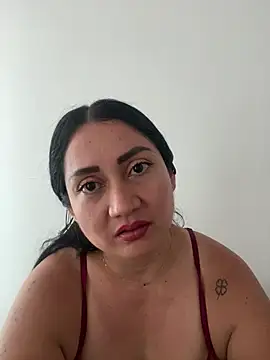 juliana_diaz live cam on StripChat
