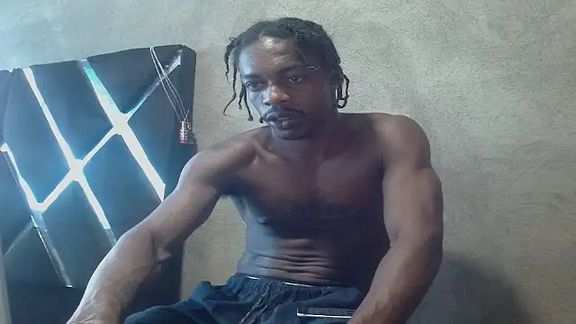 Larry-n-clouds live cam on StripChat