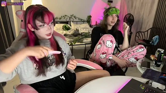 h3ntai_baby live cam on StripChat