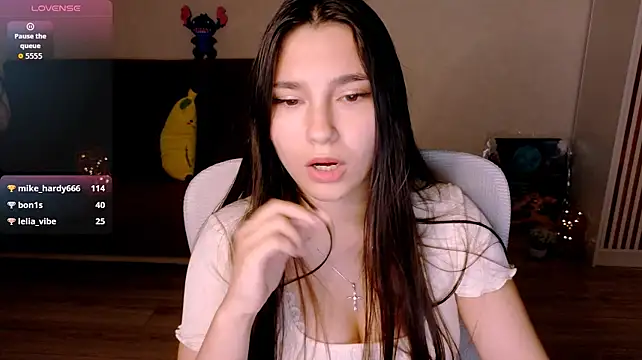 Ari_Grend live cam on StripChat