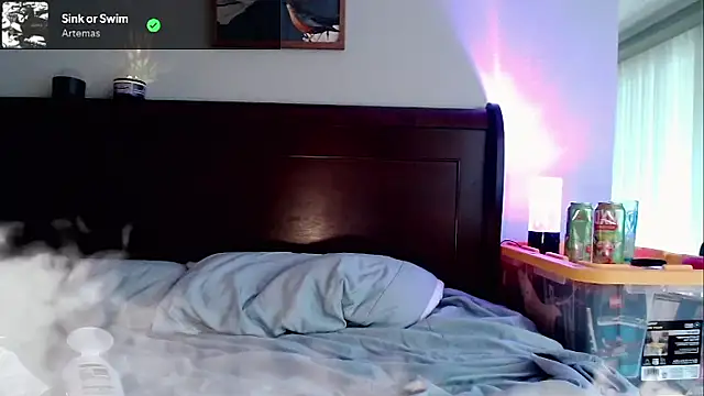Snarfle82 live cam on StripChat