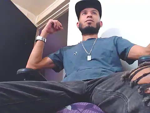 WOLFMONSTERDICK live cam on StripChat