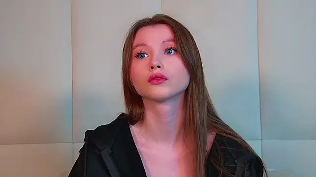 KeiraAsti live cam on StripChat