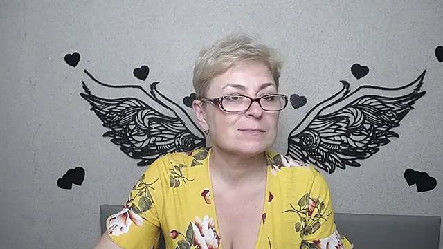EmiliaGree live cam on StripChat