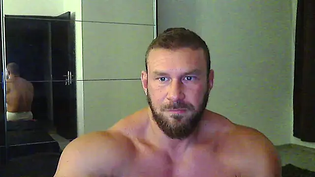 muscularkevin live cam on StripChat
