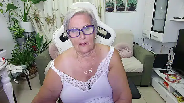 Selenna57 live cam on StripChat