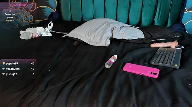 gaialewis live cam on StripChat
