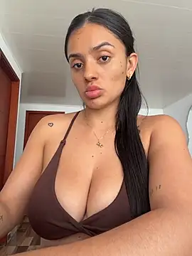 Pau_9 live cam on StripChat