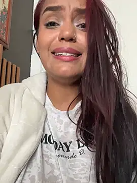 Sara-77 live sex cam