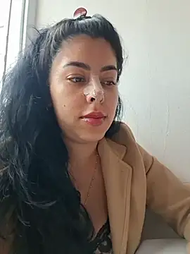 Luianna live cam on StripChat
