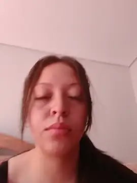 Clara_Belle live cam on StripChat