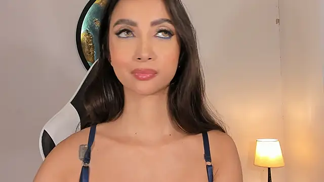 Megannwilliams live cam on StripChat