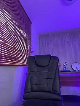 elodie_rouge live cam on StripChat