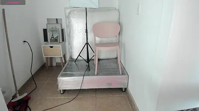 Mara_hunt live cam on StripChat