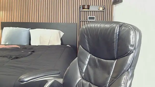 TheNicoRyder live cam on StripChat
