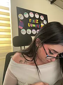 Kloenovoa- live cam on StripChat