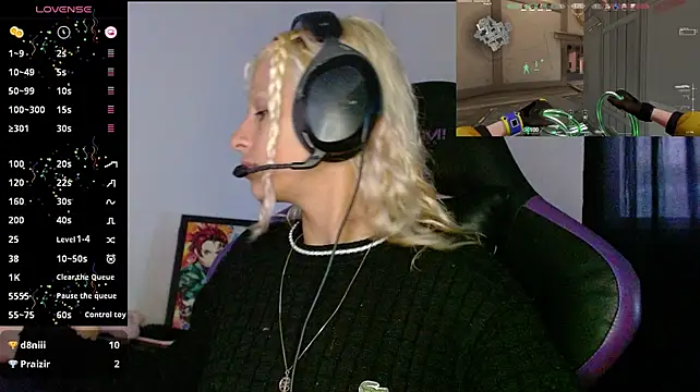 blondegamerr live cam on StripChat