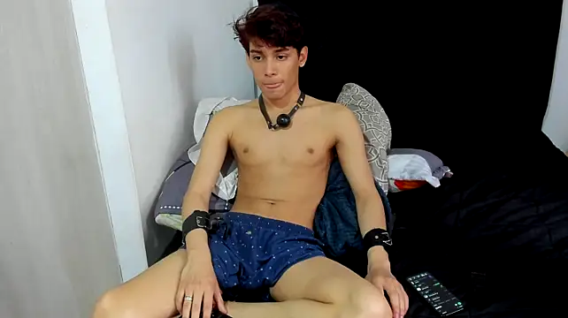 AliottTwink live cam on StripChat