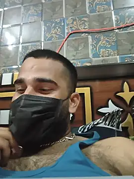 BeardKingoBack live cam on StripChat