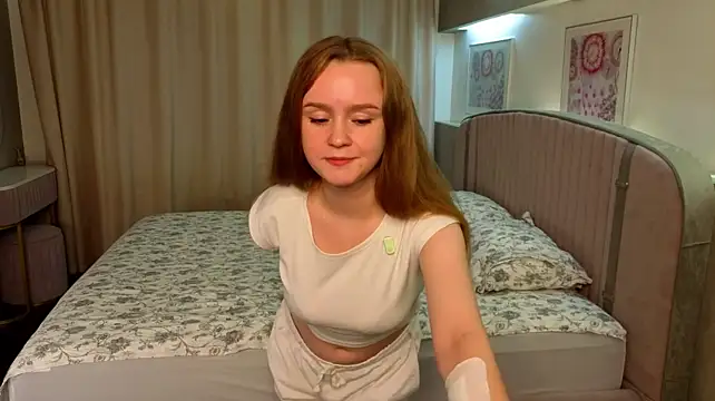 RebbeccaKhela live cam on StripChat